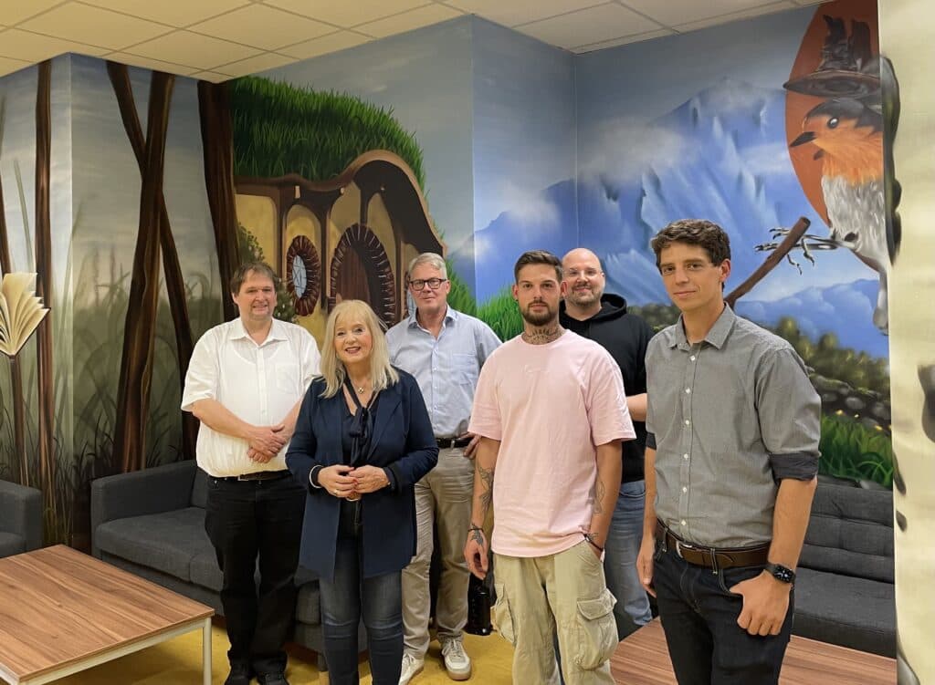 Kulturdezernentin besichtigt Graffiti-Kunst der Bibliothek