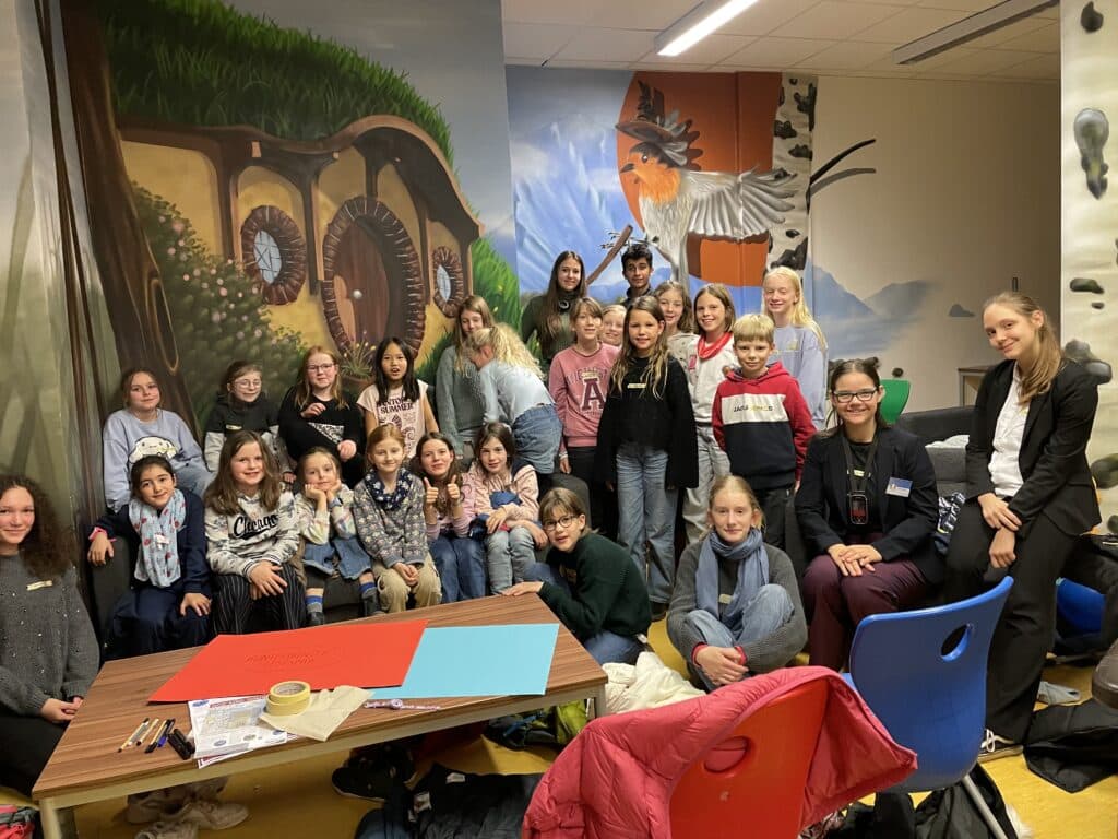 Ein Freitag für Viertklässlerinnen am MvL-G - Schnuppern in der MINT-AG und Leseabend mit den Lesescouts